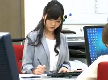 会社内で業務中に覆面男からペニス挿入される美女会社員達