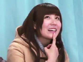 二人きりになると股間のワレメ内部へ直接射精をせがんでくるミニ系妹