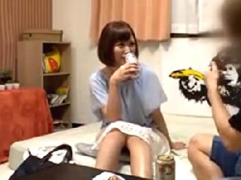 言葉巧みにイケメン宅に連れ込まれた素人人妻!!久しぶりのSEXに昇天アクメ