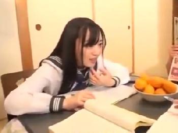 横にいるパパに隠れて射精するまで口内性交してくれるブラザーコンプレックスの妹