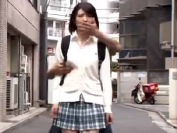 帰宅寸前だったのに冷酷な婦女暴行犯に襲われる清純女子校生