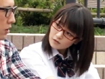 モテない中年男が同じマンションの地味なメガネ女子校生から告白され自宅でハメし放題W