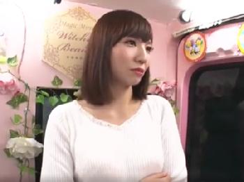 美形な素人人妻が年下男に欲情されるのが嬉しくて辛抱できず危険なSEX