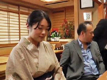 酩酊客の絡みをかわし切れずに店内で犯されるとても綺麗な女将さん