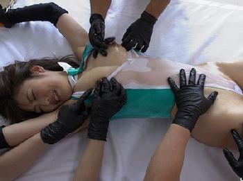 捕らえられた女戦士が終わらない凌辱に精神崩壊W