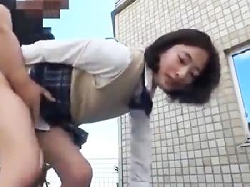 街角ナンパで逸材を奇跡的モノにして避妊具未装着で挿入そのまま射精