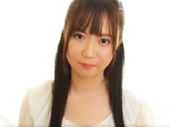 清楚なお嬢様女子大生が陰毛がない股間のワレメを晒して初体験の3P性交にアクメ連発