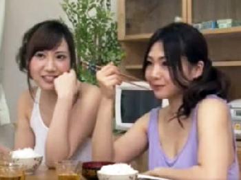 性行為が大好物なお姉さん二人に痴女られ絶倫3P性交