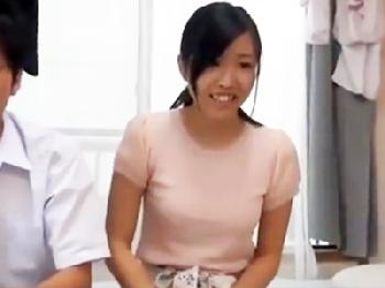 優等生そうな顔した現役女子大生の家庭教師が生徒に跨り騎乗位で精液搾取W