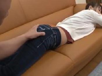 パンツをチラ見せしてるローライズ女をねじ伏せて強姦