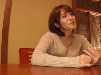 久しぶりに会った素人人妻が性的行為への欲求が溜まり過ぎて自分から積極的浮気