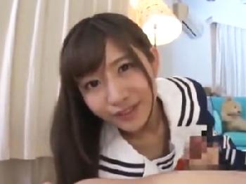 露出高すぎて痴漢されても仕方ないようなムチッとした官能的な肉体の美女