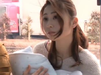 初めて夫以外の陰茎を味わった人妻が快感のあまり中出し許可