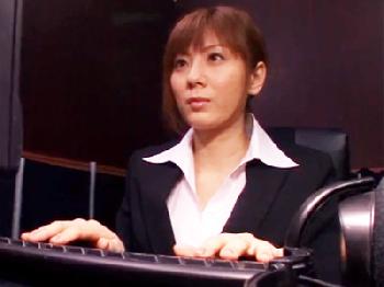 汚部屋にキュートな素人人妻を連れ込み盗撮SEXする気持ち悪い男が天才!!