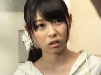 深酒で前後不覚になった同僚を家に送り届けたらノーブラパジャマ姿の可愛い奥さんが出てきたので‥