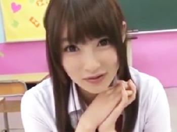 小悪魔痴女女子校生の性的欲求が暴走寸前で内気なクラスメイトを誘い膣射性交!!