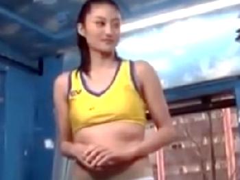 モデル級の長身美女とマジックミラー号挿入で冴えないSEX未経験男に冷酷おまんこ内射精される