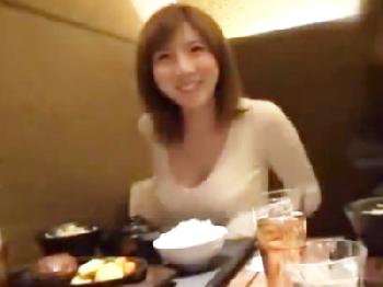 毎晩大声で喘ぎまくる綺麗な人妻が夫だけでは物足りず隣人に色仕掛けして汗だくセックス!!