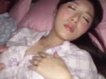 兄嫁の巨乳が魅力的すぎて夜這い中出しキメる義弟