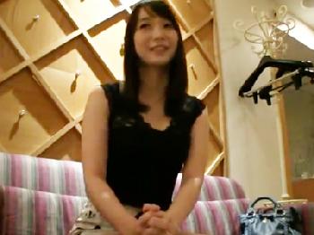 優等生そうに見えて脱がすとTバックだった素人娘とハメ撮り