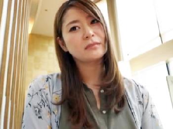 夫以外の肉棒で絶頂アクメする素人人妻