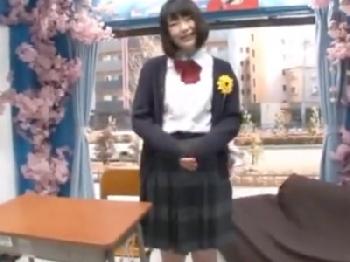 童顔の魅力的な女子校生がマジックミラー号で初対面ペニスを受け入れW