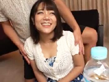 可愛い声で鳴く巨乳の素人娘とハメ撮り!!