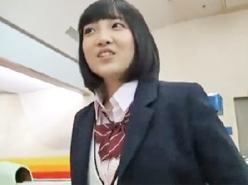 女王様にペニスバンドで犯されながら手コキされる