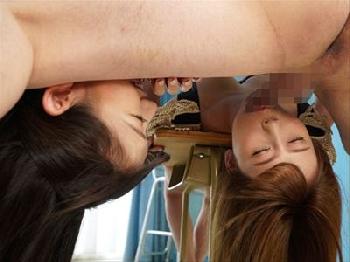 可愛いお姉さんの顔面が嗚咽汁塗れに!!喉奥を貫くW逆さイラマチオ乱交!!