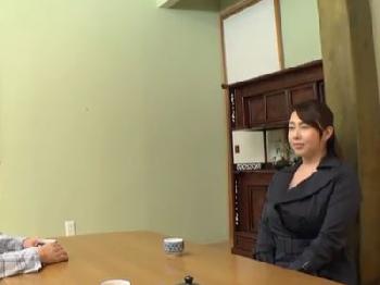 巨乳の熟女人妻が女性器の最奥での女性器内射精で悶絶アクメ