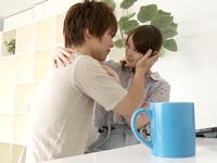 PC中に彼氏がじゃれて甘えてきた場合の彼女の対応