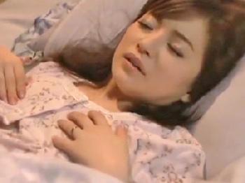 母の友人な美魔女と再会→辛抱たまらず童貞喪失性交