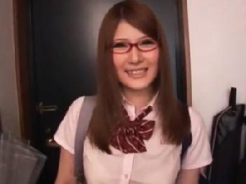 メガネで爆乳の義妹と同居することになり性生活がスタート