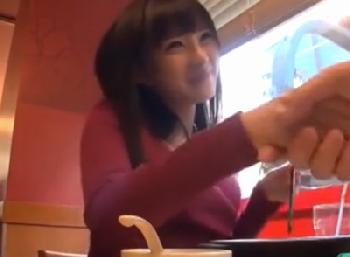 商店街で偶然ナンパした美女→スレンダーながらもペニス大好きなビッチ素人が網タイツを履いてハメ撮りチャレンジ