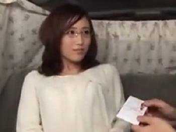 清楚眼鏡な素人人妻をナンパして寝取り顔面射精セックス