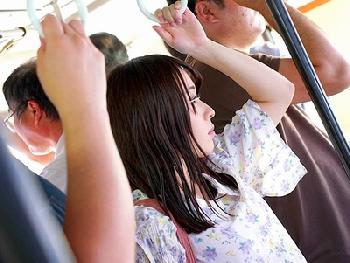 バス内で狙われた美女が2穴同時バイブで固定されて…歩くことも困難な極悪調教にW