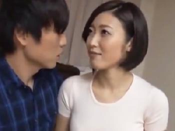 巨乳美女の脈動する膣の快感に抗えずそのまま女性器の最奥で精液発射