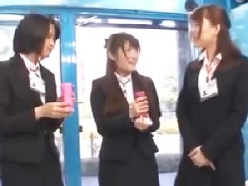 勃起時の肉棒の長さを計測するために女性会社員三人組が尺八と手コキW