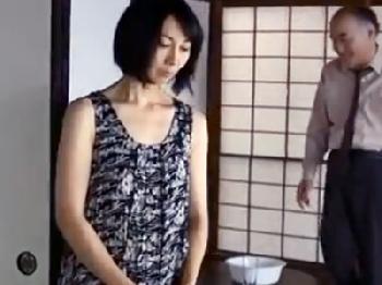 夫の医療費を肩代わりしてくれる気持ち悪い中年男の性奴隷と堕ちた清楚でとても綺麗な人妻