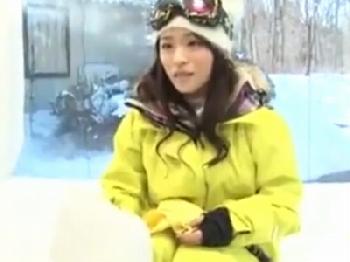 押しに弱い素人娘がマジックミラー号でマッサージ師に挿入される