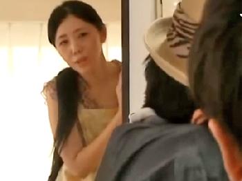 久しぶりの肉棒に狂乱する熟女人妻