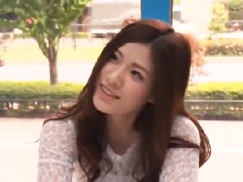 現役女子大生をマッサージと偽ってワイセツな展開へ持ち込み情熱的なSEX開始!!