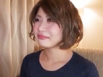 脱いだら爆乳が登場!!セックスが大好物な色っぽい人妻とほろ酔い状態で浮気SEX