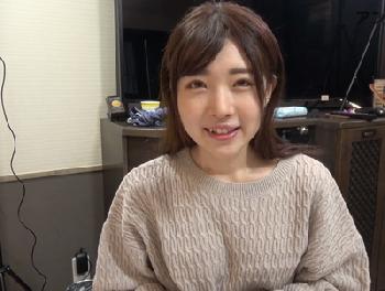 超上玉素人降臨!!スレンダーながらも感度抜群丸な童顔娘がカメラ目線で悶絶アクメ