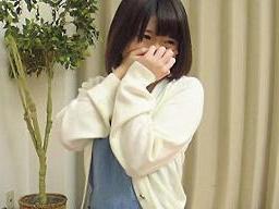 パンティ素股で濡れ始めた美少女に事故挿入