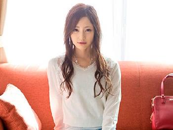 尻のラインまで見えるピッタリパンツを撫で回して股間だけ穴を開け着衣のまま性行為!!