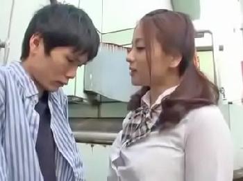 そのまま屋上で女子校生ギャルと性交