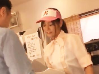 凄くキュートなカフェ店員が勤務中もいたずらされバイト終わりにはおまんこへ直射精される