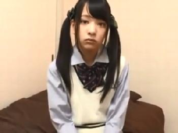 ツインテール童顔娘が不本意ながら中年男のイチモツで意識朦朧エクスタシー