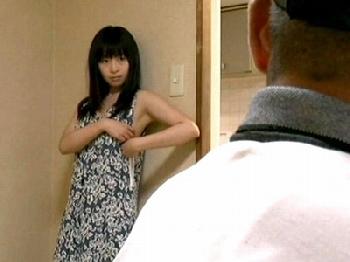 一人娘と母親が1本のペニスを奪い合う卑劣な性の日常